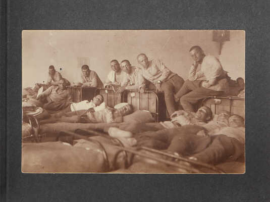 Лот из 4 предметов : 1. Кирков Г. Фотография «Штаб 1-й Гвардейской пехотдивизии» [Б. м., 1890-1891].